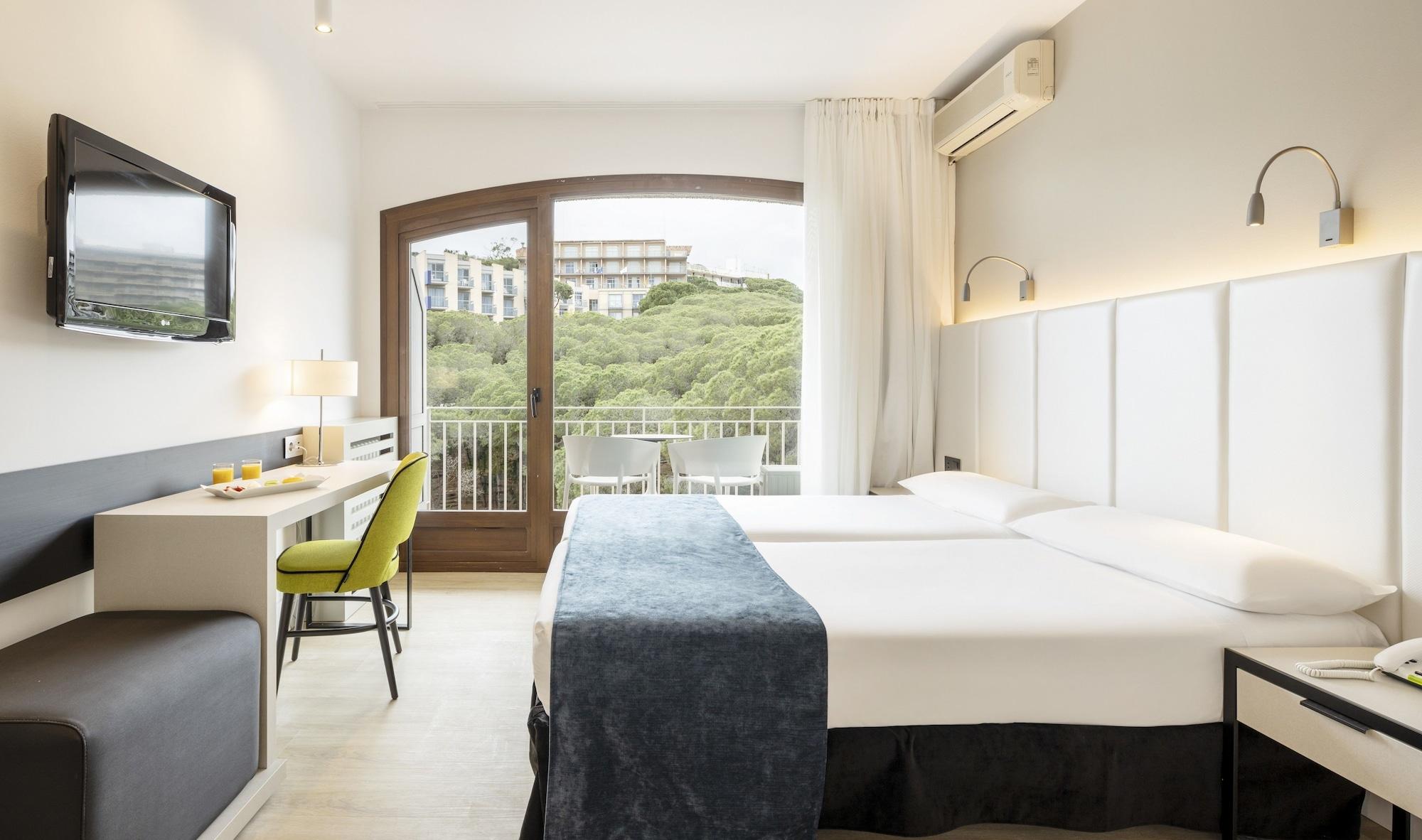 Ilunion Caleta Park Hotel 4*